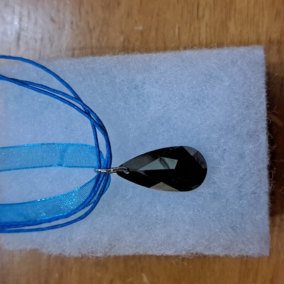 Cool Waterfall Crystal Marquise Necklace - Picture 6 of 6